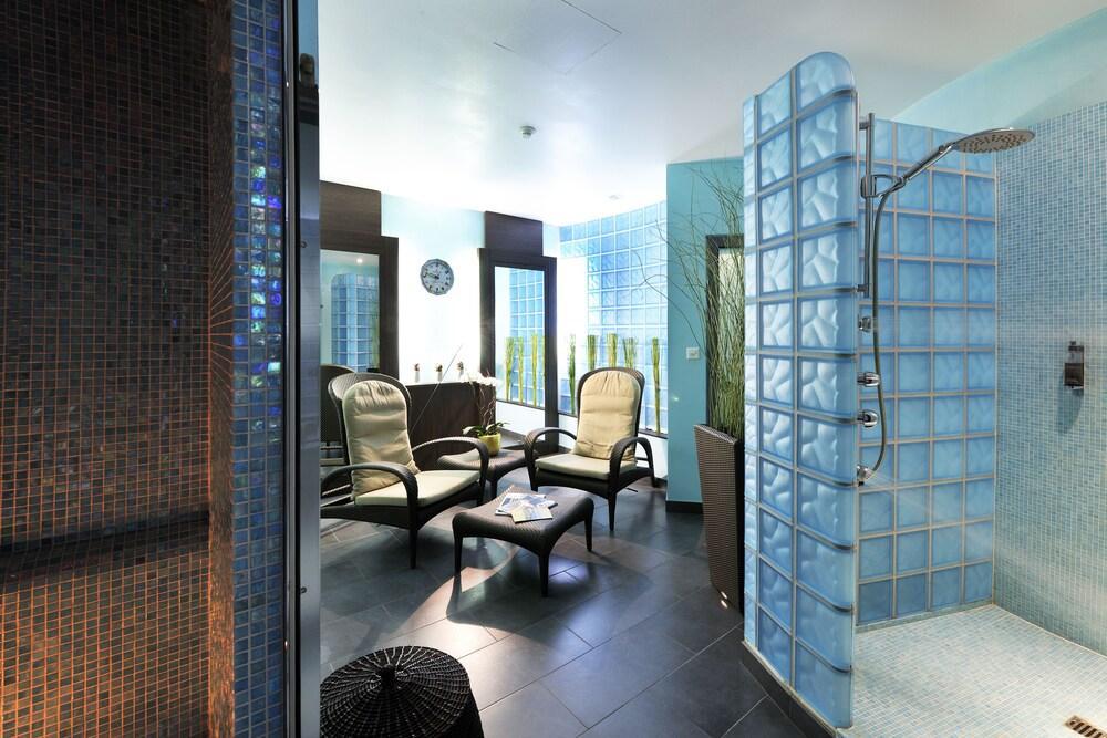 ボー リヴァージュ ホテル ヌシャテル エクステリア 写真 A modern bathroom