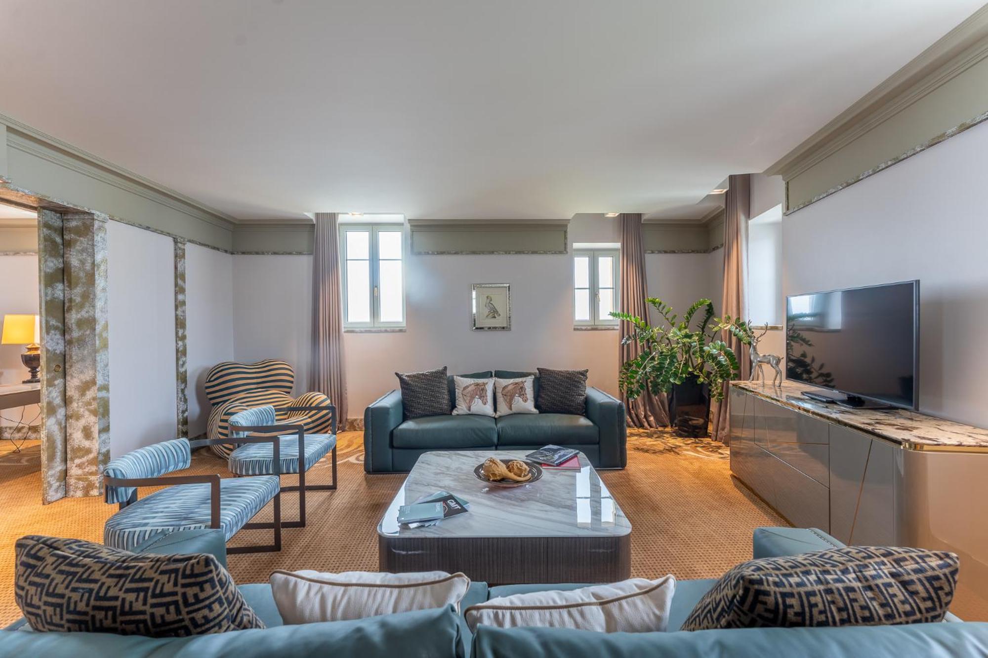 ボー リヴァージュ ホテル ヌシャテル エクステリア 写真 The living room of a penthouse apartment at the hotel