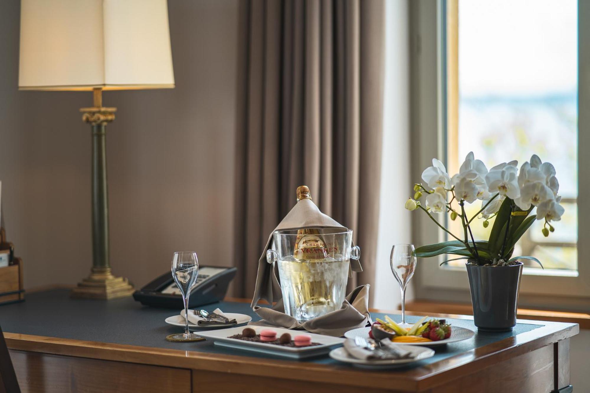 ボー リヴァージュ ホテル ヌシャテル エクステリア 写真 A room at the hotel
