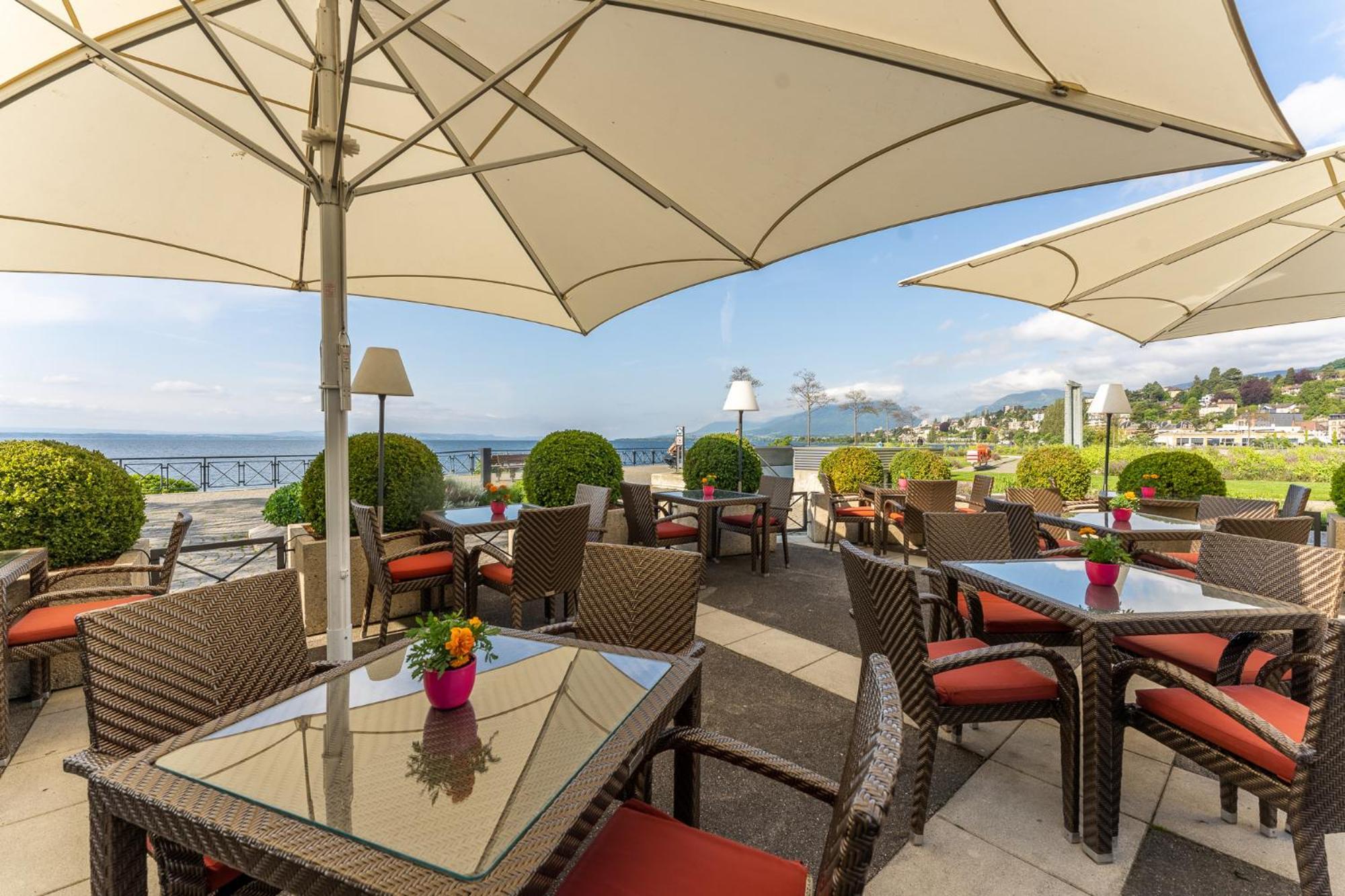 ボー リヴァージュ ホテル ヌシャテル エクステリア 写真 The Terrace at the Hotel