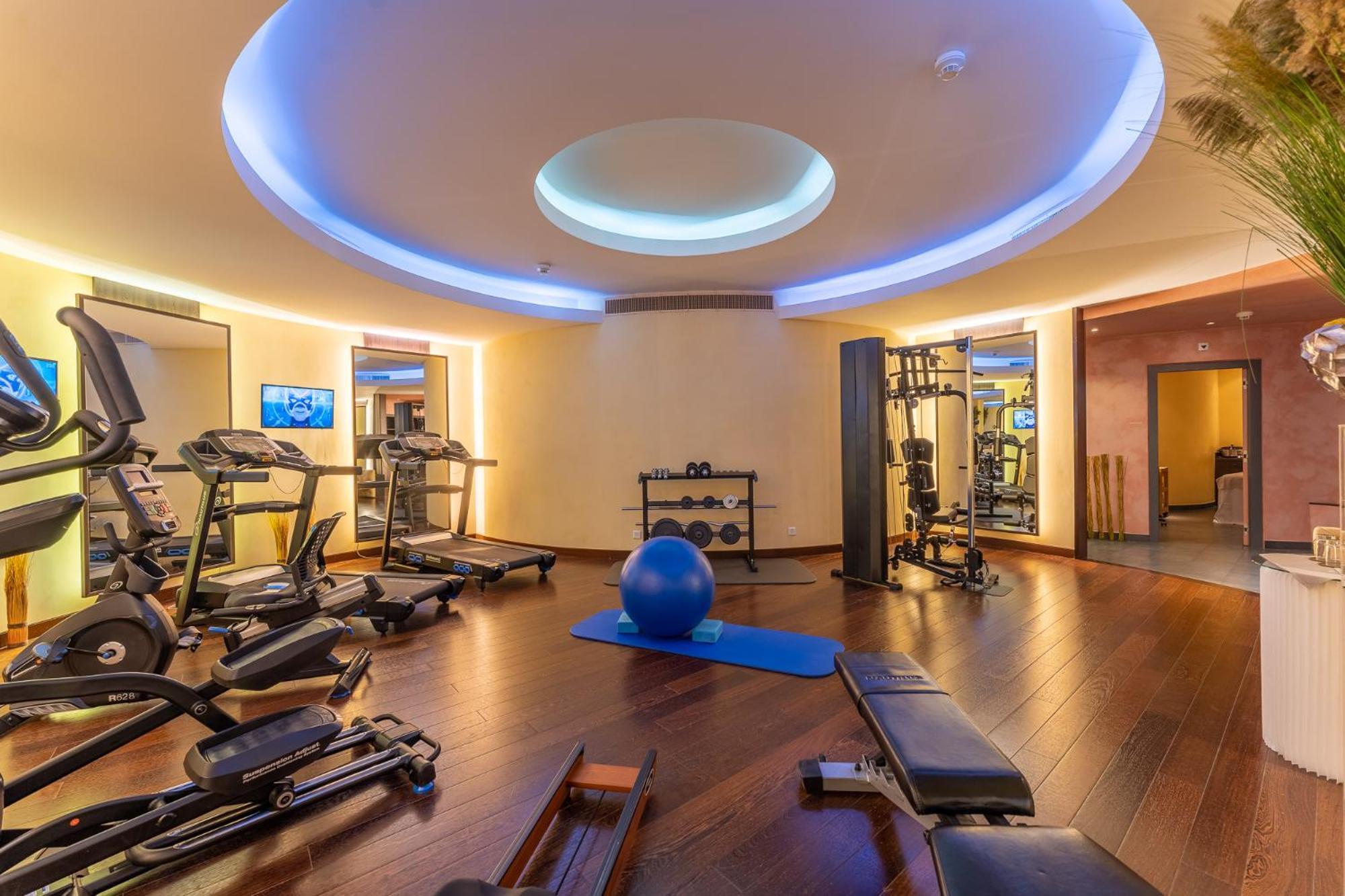 ボー リヴァージュ ホテル ヌシャテル エクステリア 写真 The gym at the hotel