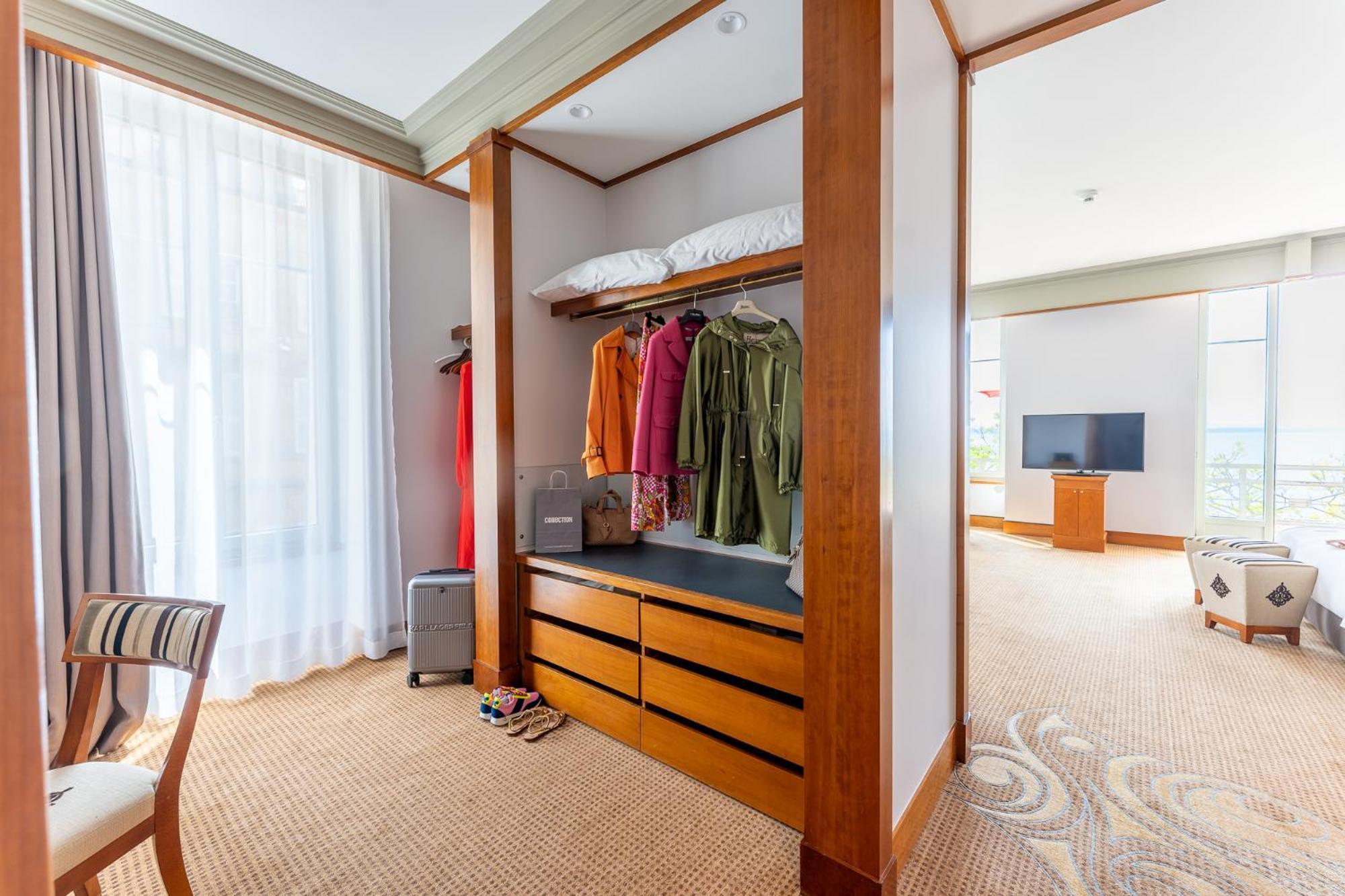 ボー リヴァージュ ホテル ヌシャテル エクステリア 写真 A walk-in wardrobe