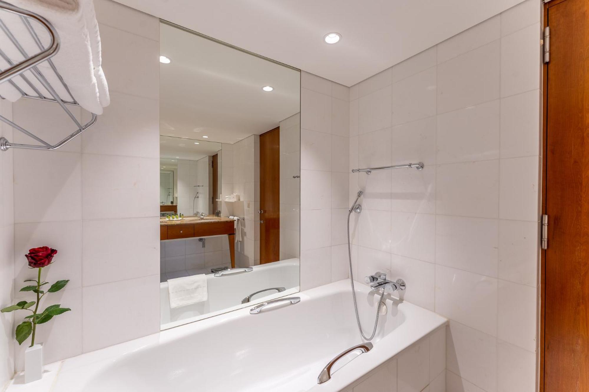 ボー リヴァージュ ホテル ヌシャテル エクステリア 写真 Bathroom